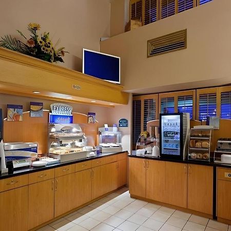 Holiday Inn Express Toronto East - Scarborough By Ihg Dış mekan fotoğraf